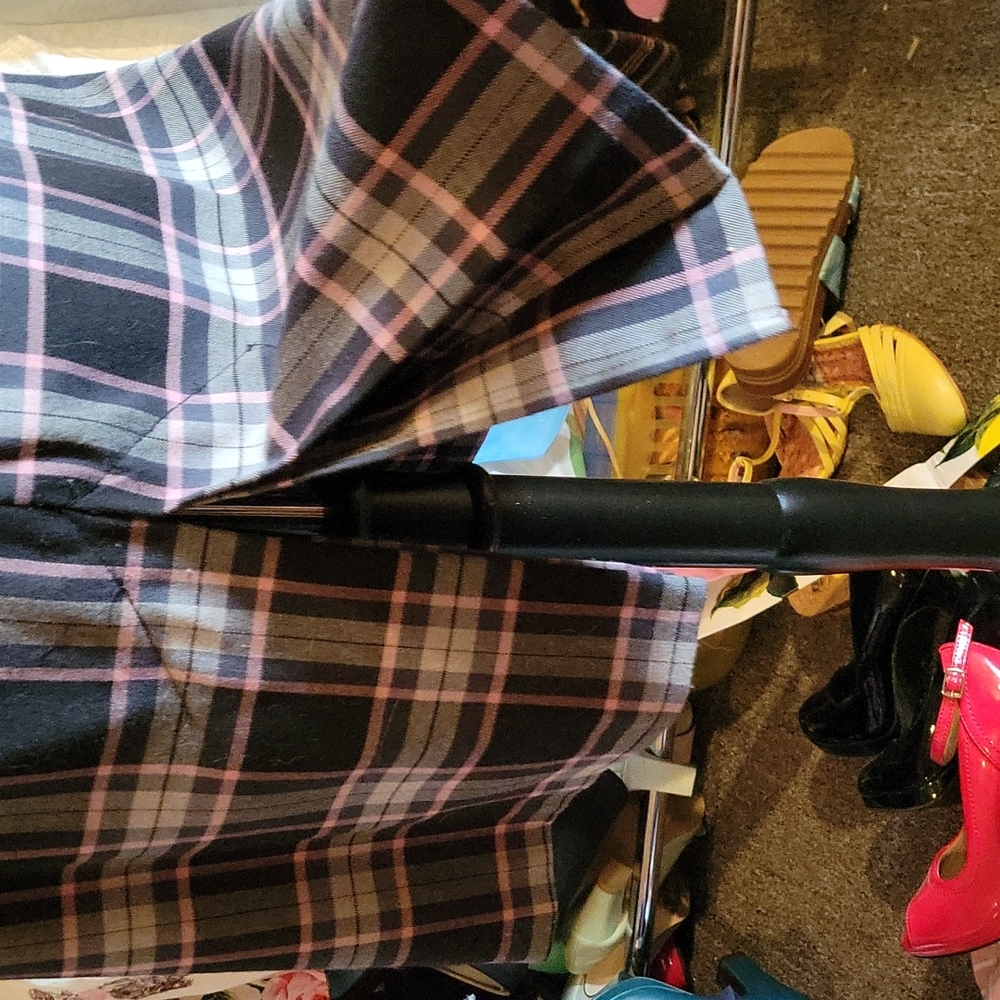 Beautiful Plaid Suit - Picture 6 of 6